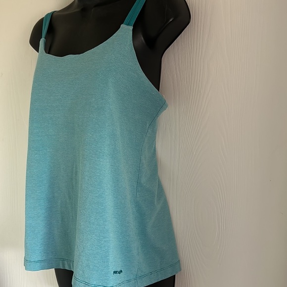 Patagonia pretty aqua blue Tank-top size xl with builtin  shelf-bra. - Picture 3 of 8